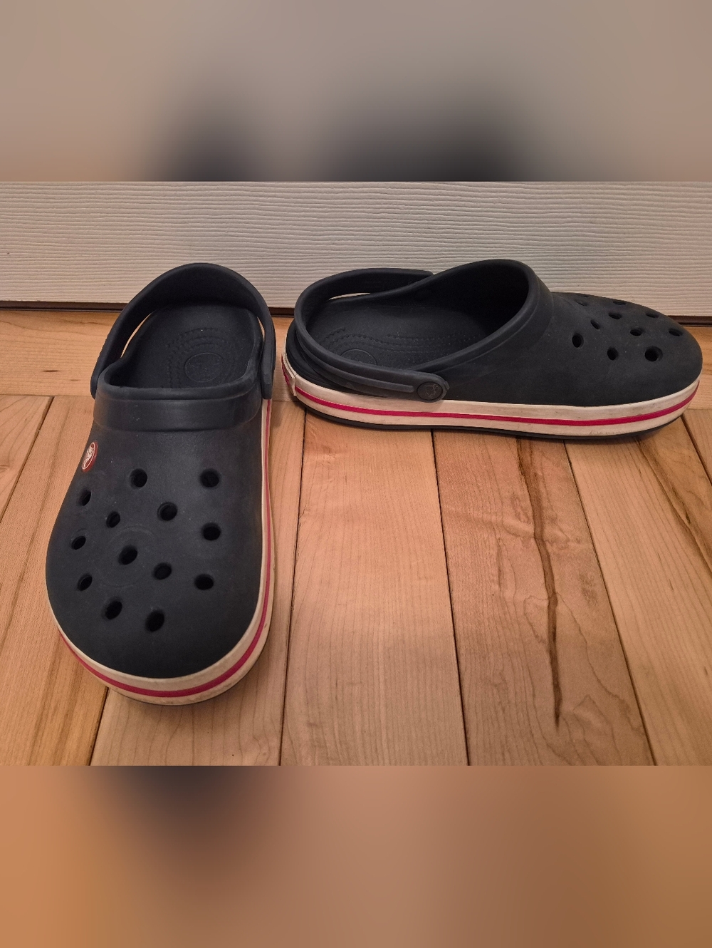 Crocs Youth size 5 navy shoes